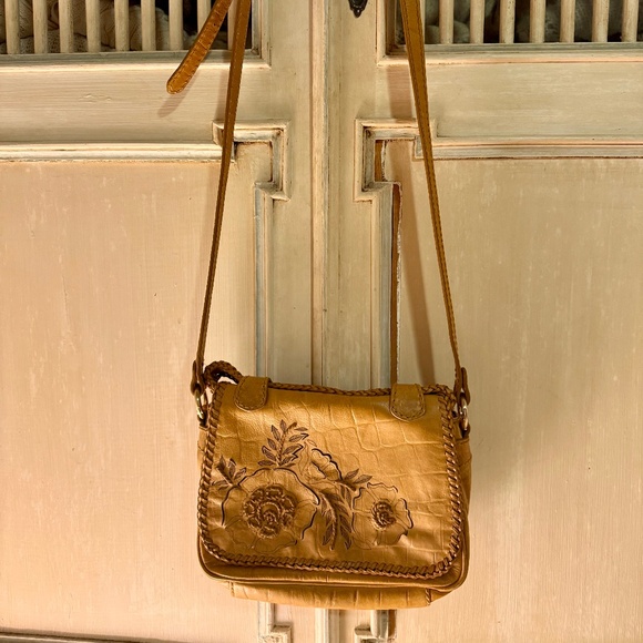 Isabella Fiori Leather Shoulder/Crossbody/Handbag Purse (Like New!) - Picture 2 of 9